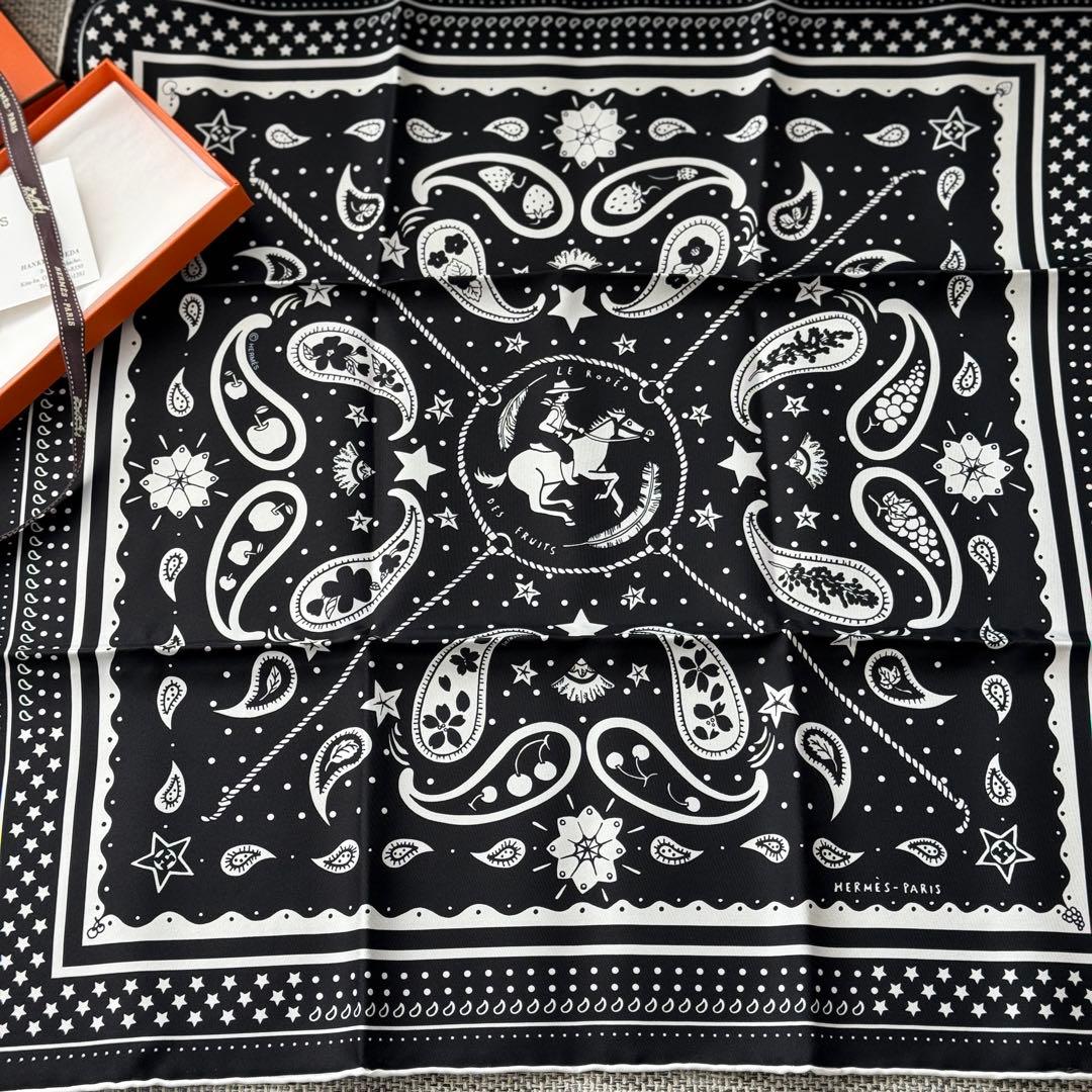 新作未使用★HERMES エルメス　シルクバンダナ 《ロデオ・デ・フルーツ》