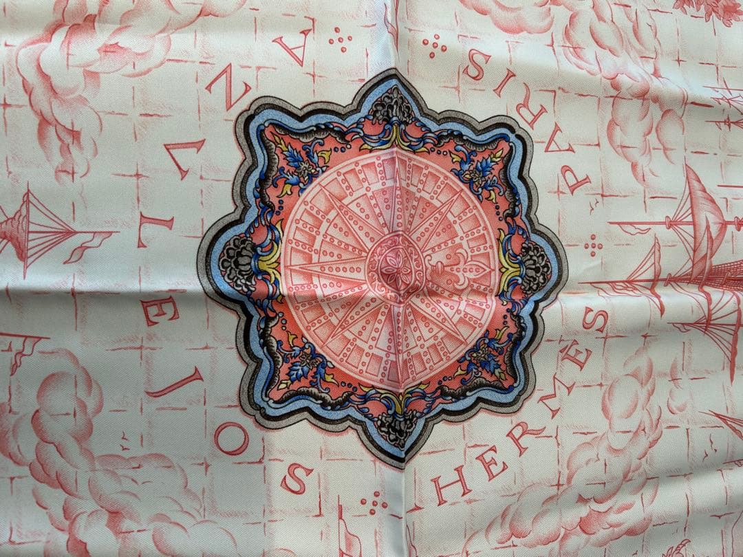 HERMES エルメス ピンク系　シルクスカーフ