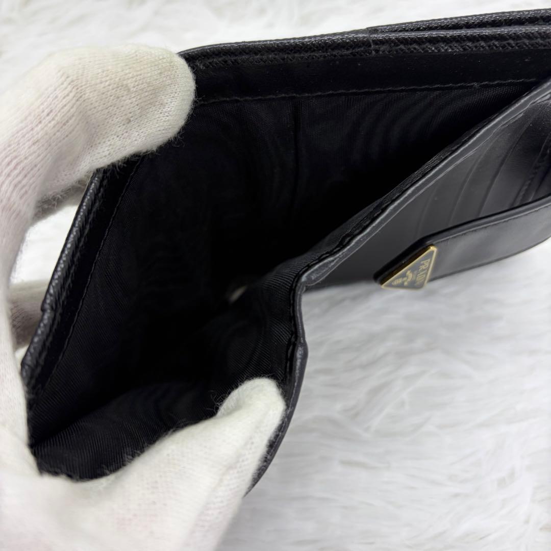 付属品完品／現行✨プラダ　二つ折り　三角ロゴ　サフィアーノ　レザー　ブラック