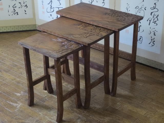 伝統工芸 軽井沢彫り『桜・松・竹』彫刻 3つ組 ネストテーブル/サイドテーブル
