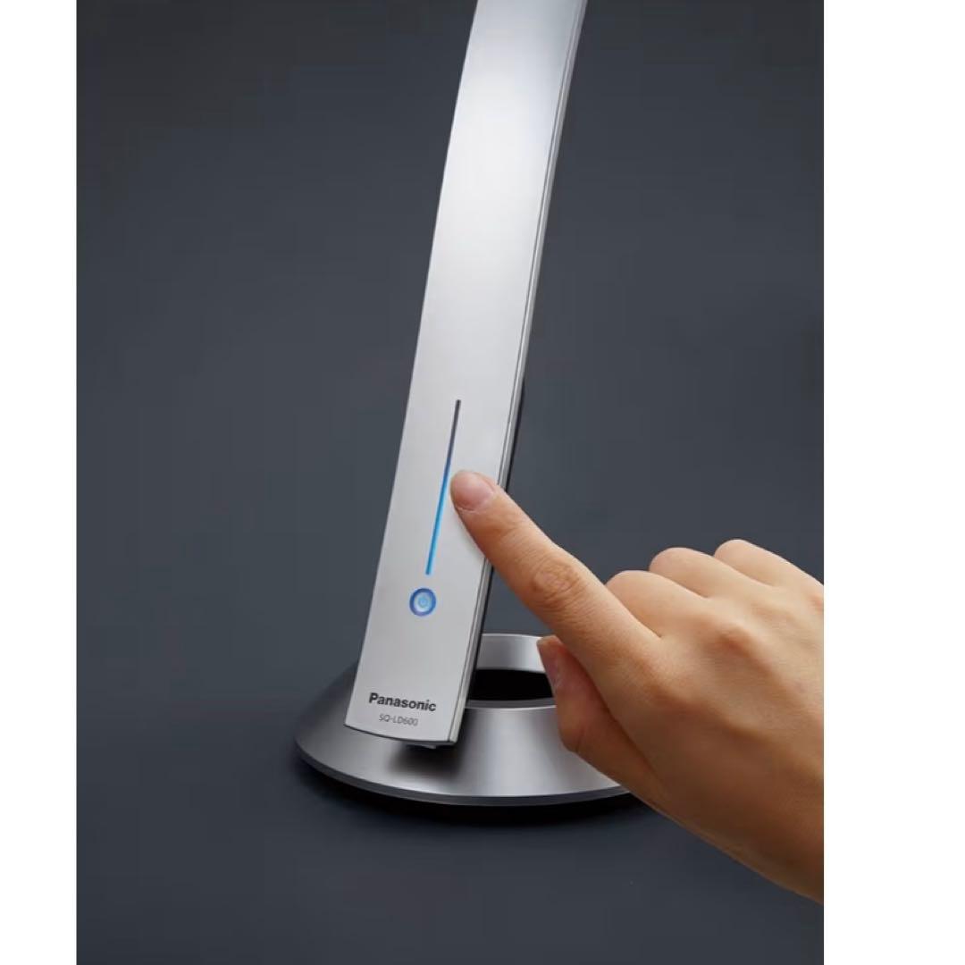 新品 パナソニック Panasonic LEDデスクライトSQ-LD600-S