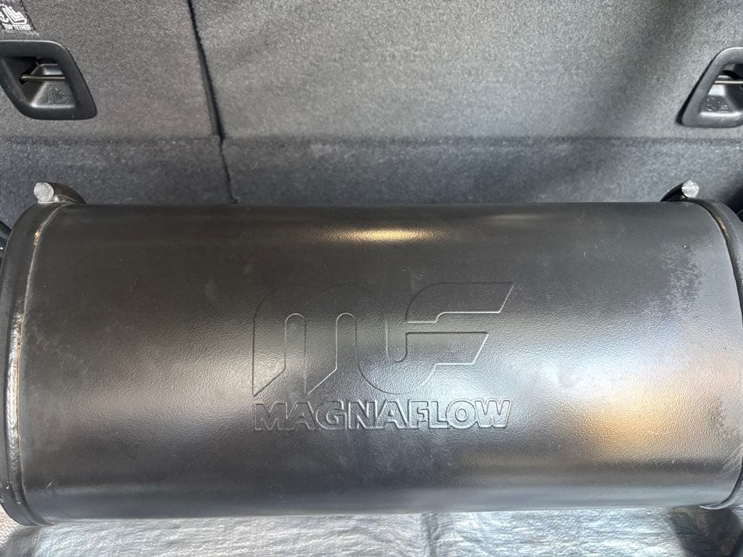 MAGNAFLOW マフラー ブラック仕上げ　JLラングラー　中古