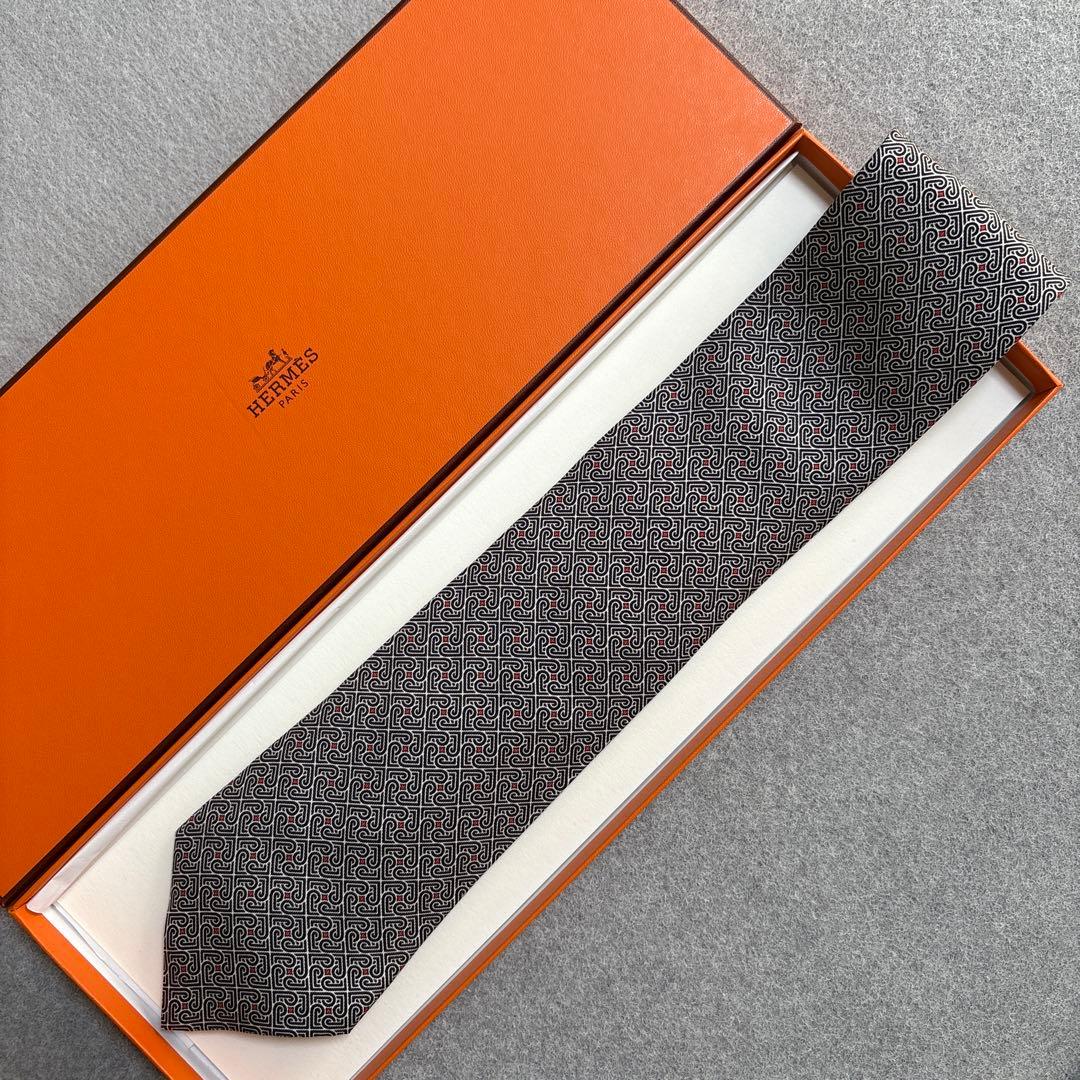 美品 エルメス ネクタイ うずまき柄 白黒