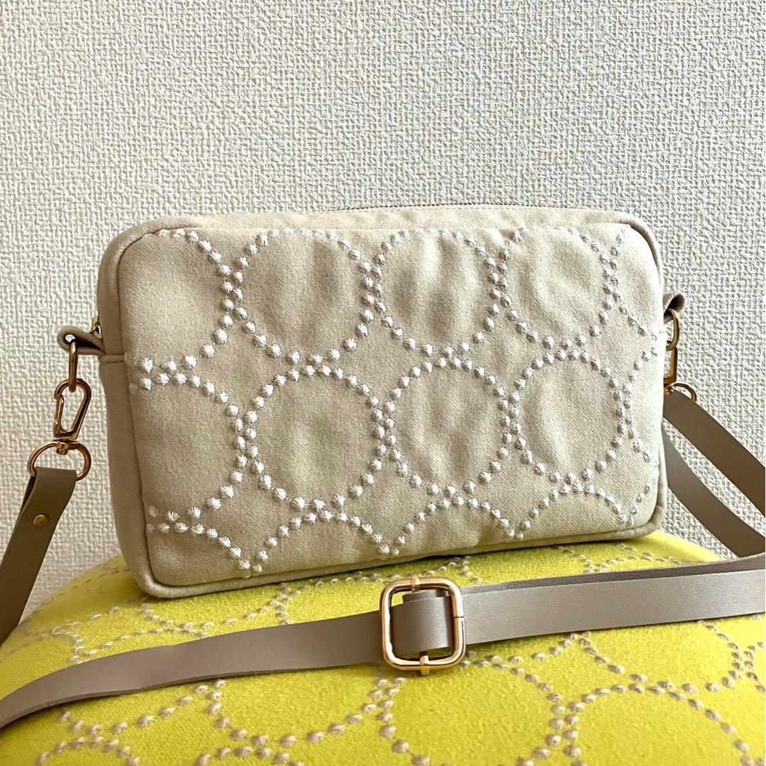 ショルダーポシェット