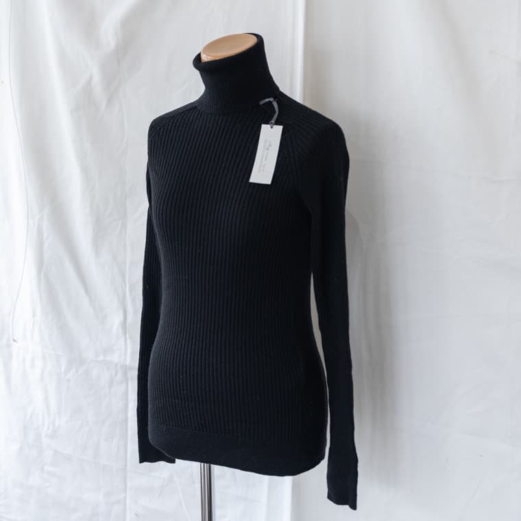 【未使用品】ハグオーワー　ホールガーメントタートルネックセーター