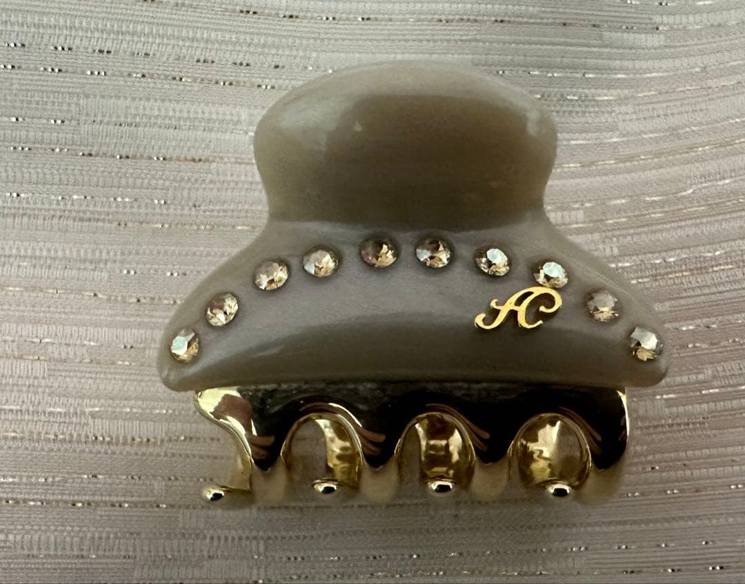 【新品】ティアラクイーン クリップ Sサイズ　ベージュBG