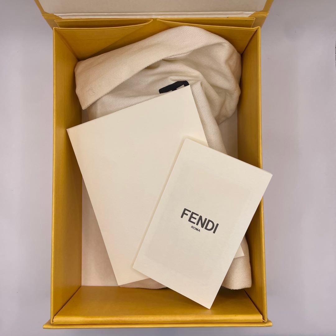 レア FENDI カールラガーフェルド チャーム キーホルダー　フェンディ　箱付