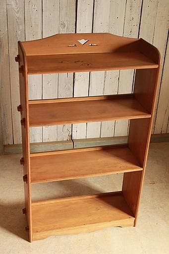 古い小ぶりな木製の収納棚　4段　本棚　食器棚　オープンラック　古家具　古道具