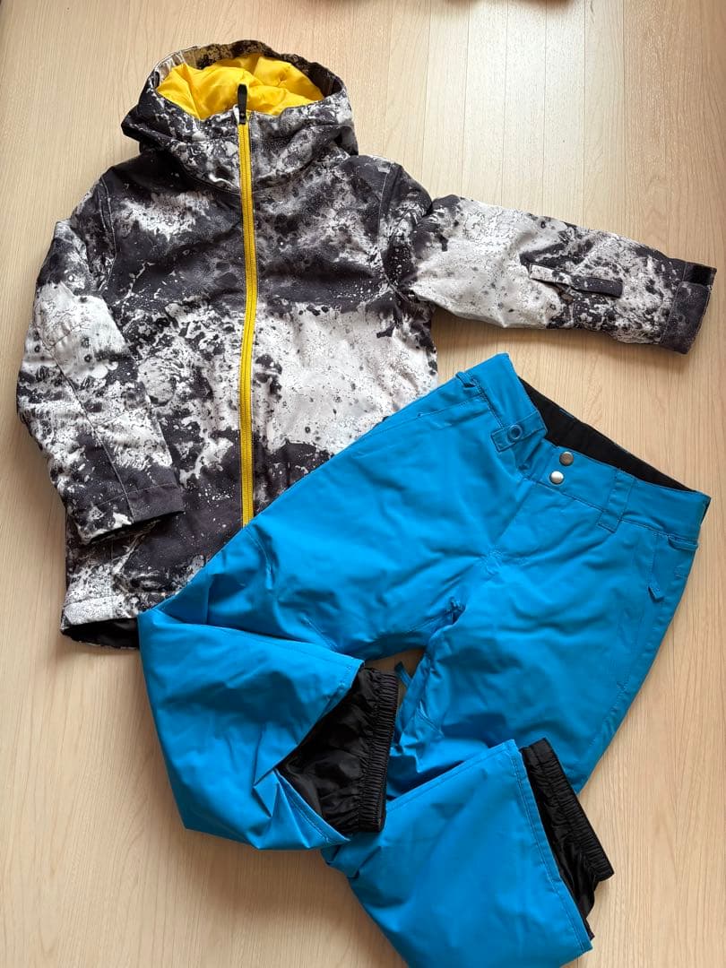 クイックシルバー　子ども用スノーボードウェア