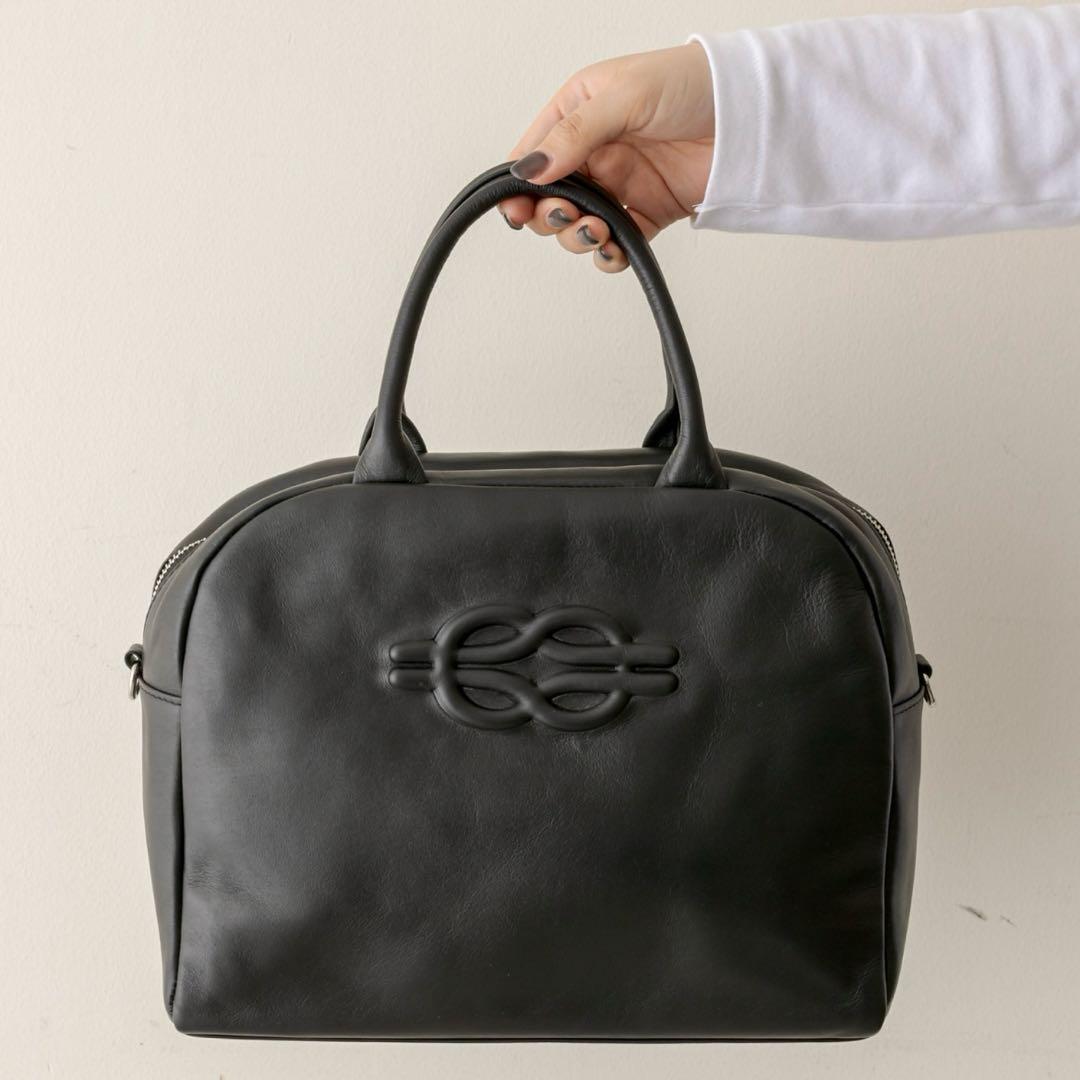 イアパピヨネ 本革 ショルダー付き 2way エンボスボストンバッグ ブラック