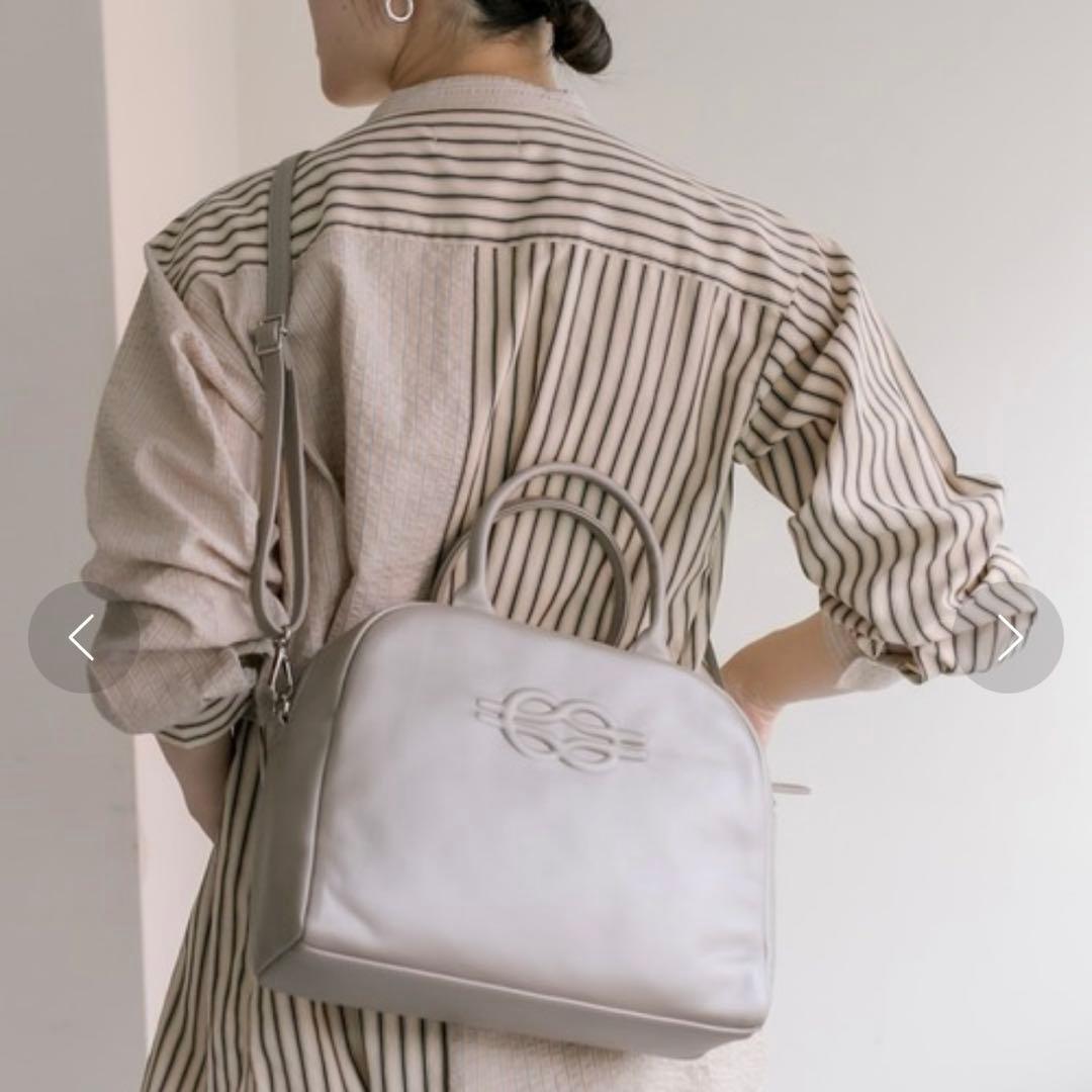 イアパピヨネ 本革 ショルダー付き 2way エンボスボストンバッグ ブラック