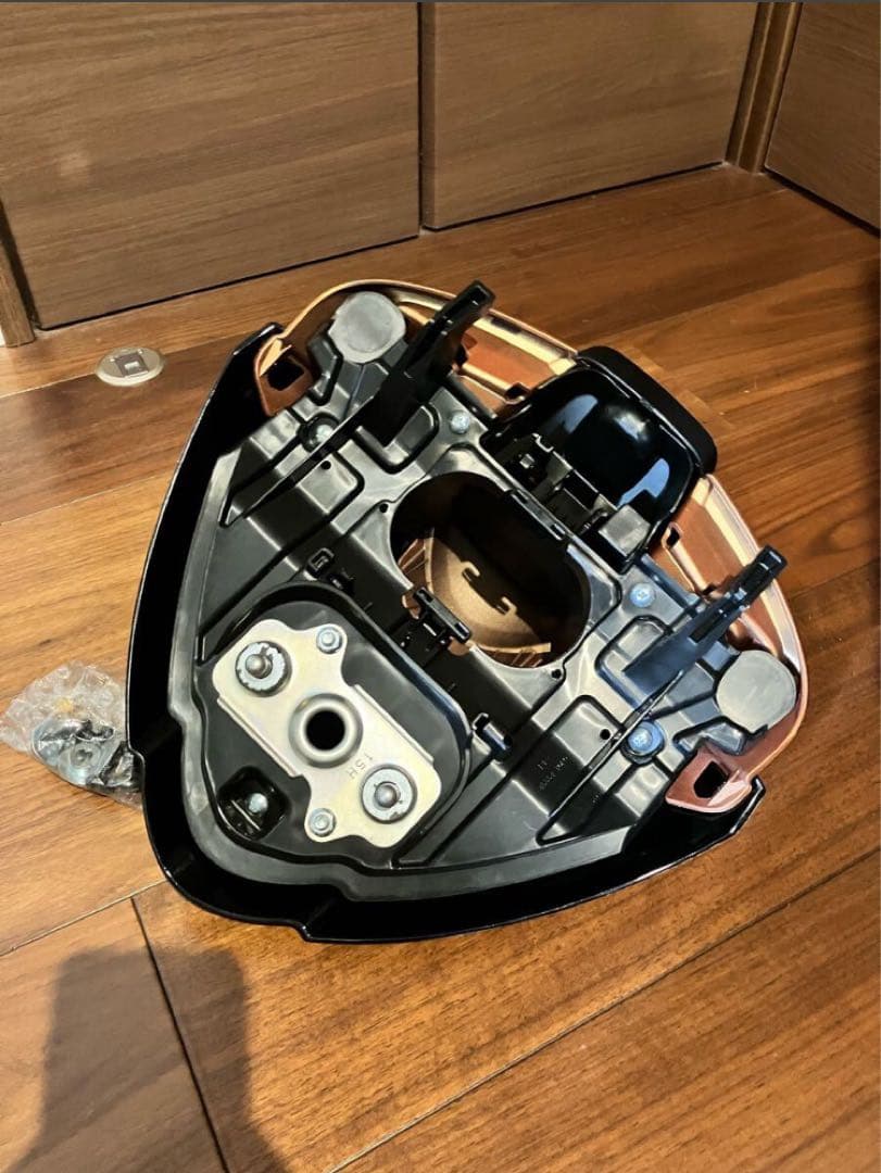 新品同様 スズキ Hayabusa ハヤブサ３型用シングルシートカウル　隼　新型