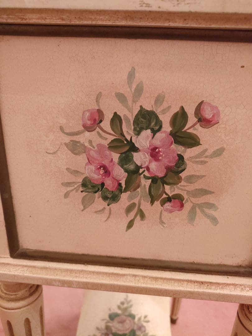 ☆フラワーモチーフのサイドテーブル・フランスアンティーク☆