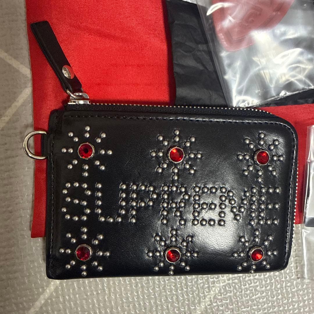 htc SUPREMEスタッズ付きブラックケース