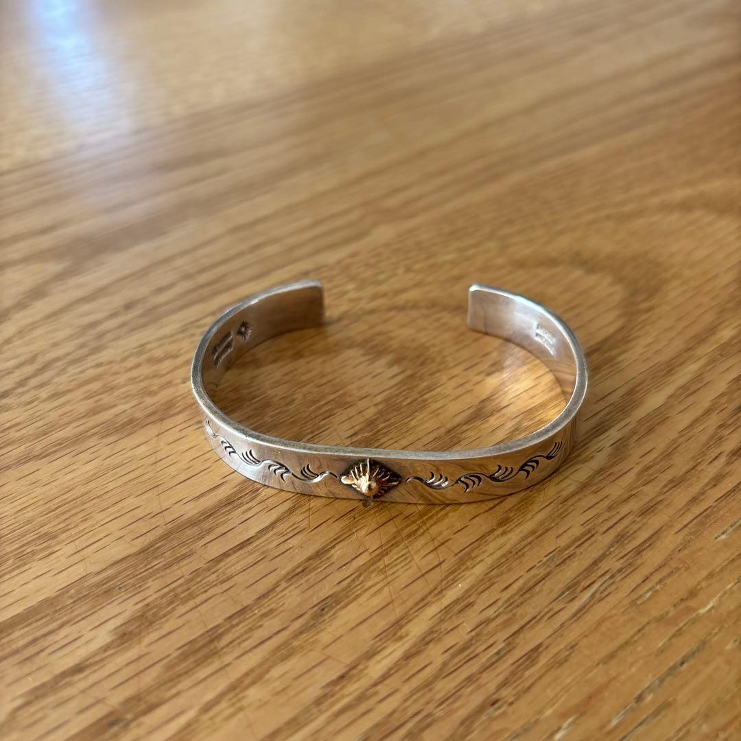 シルバー 彫刻模様 オープンバングル
