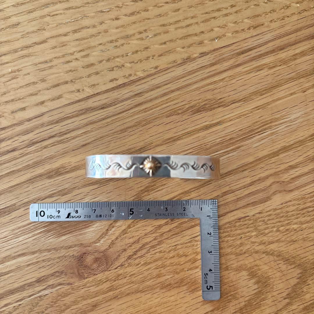 シルバー 彫刻模様 オープンバングル