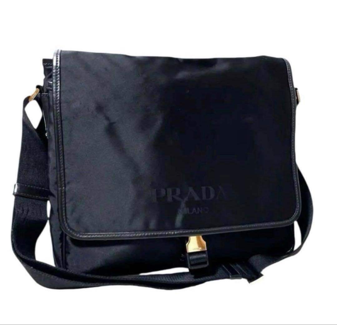 プラダ メッセンジャーバッグ　ショルダー　黒