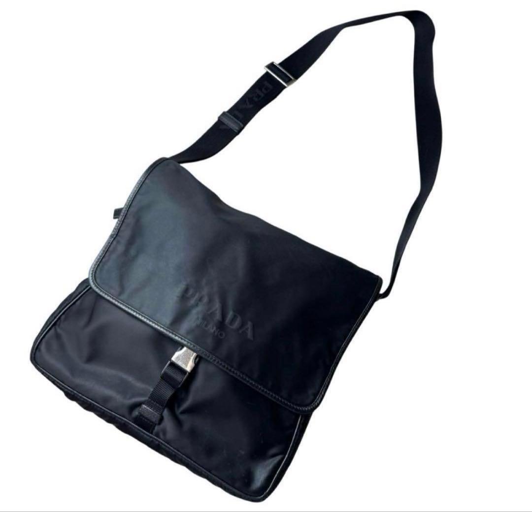 プラダ メッセンジャーバッグ　ショルダー　黒