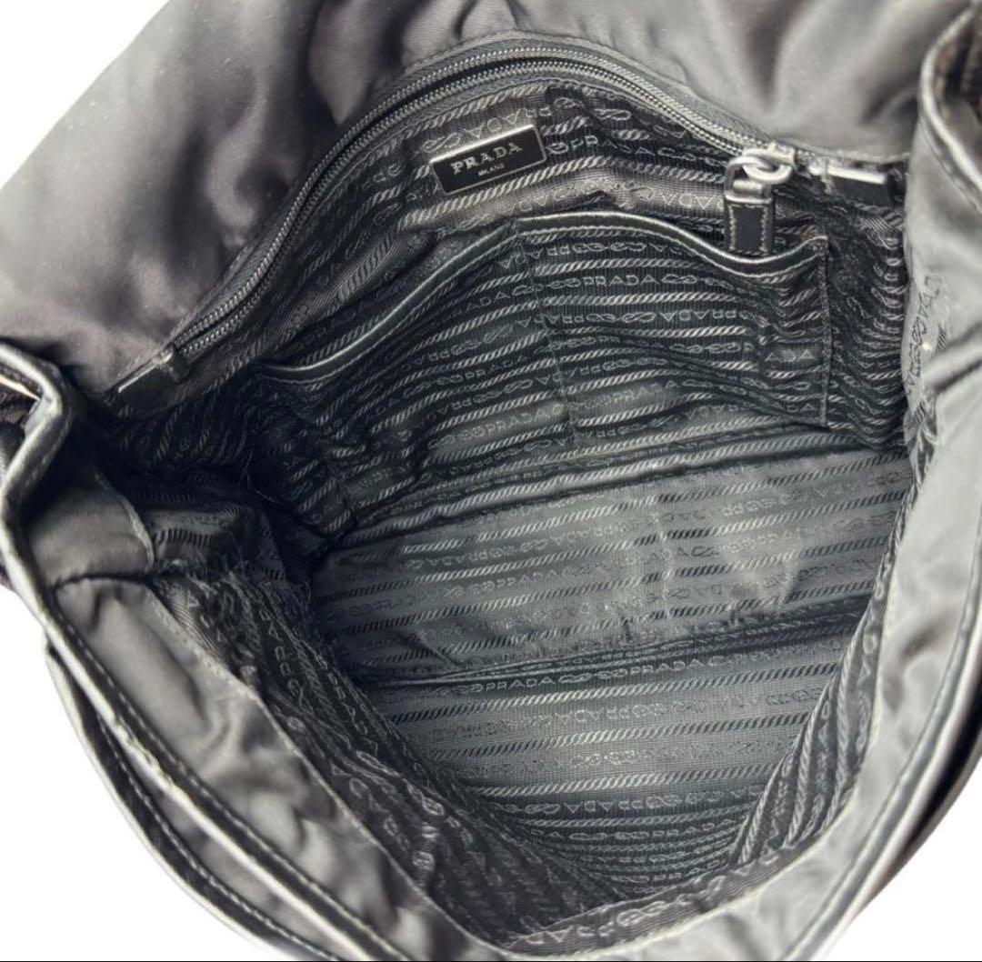プラダ メッセンジャーバッグ　ショルダー　黒