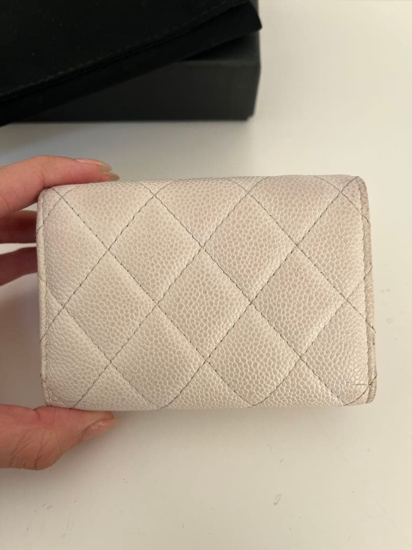 CHANEL マトラッセ　白　ホワイト　シャネル　三つ折り財布　キャビアスキン