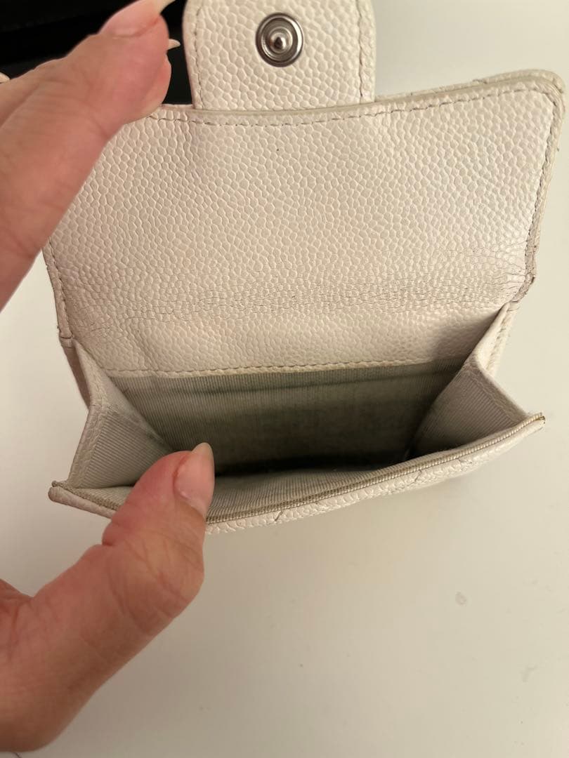 CHANEL マトラッセ　白　ホワイト　シャネル　三つ折り財布　キャビアスキン