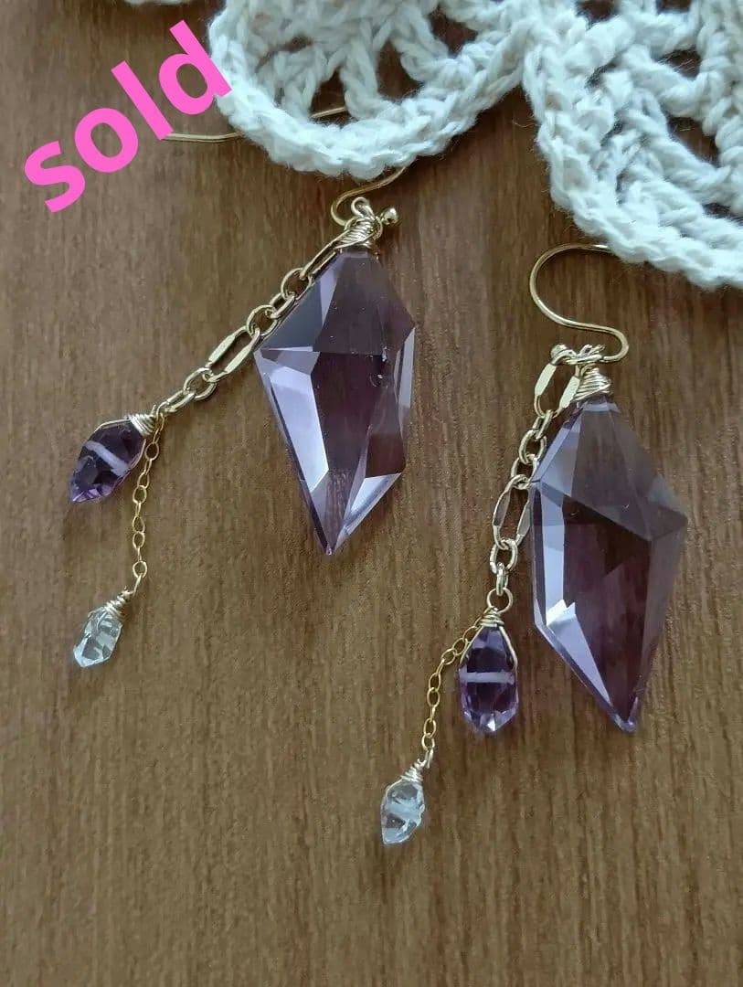 435 14kgf宝石質ピンクアメジストのスピンドルカットチャーム