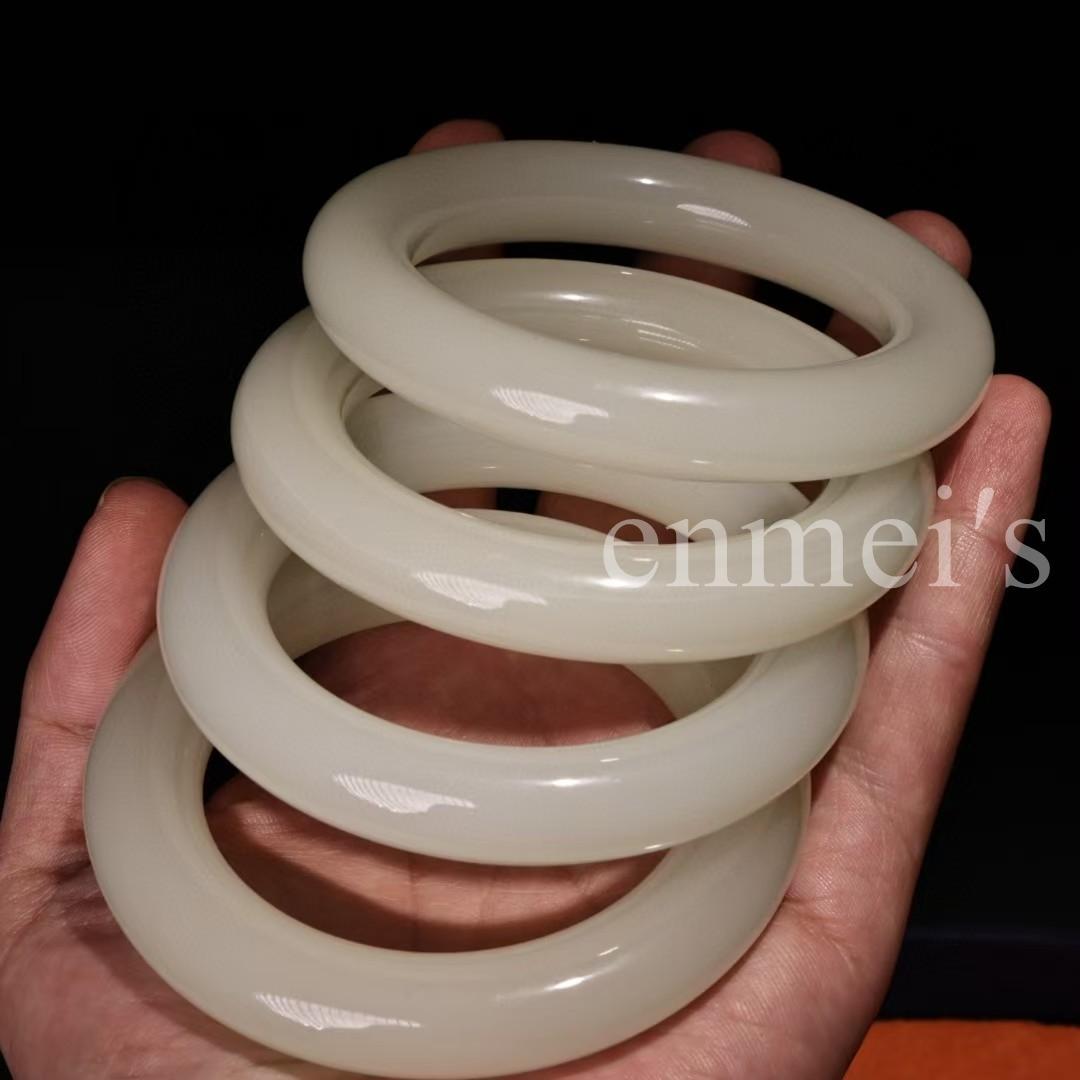 中国古美術・旧蔵御蔵・極上の白玉ブレスレットセット・古い刺繍盒付き・置物・裝飾品