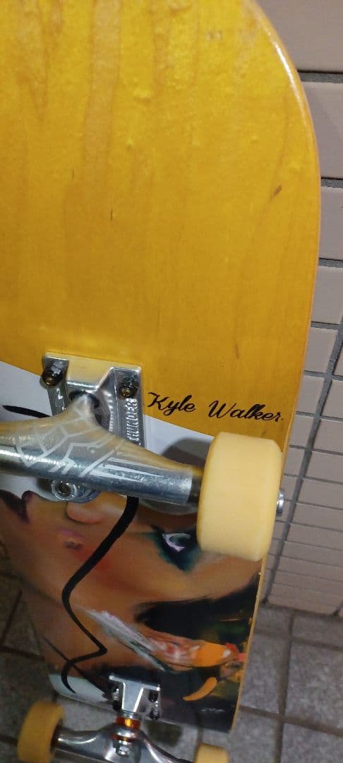 REAL スケートボード　コンプリート　SPITFIRE デッキ　ウィール