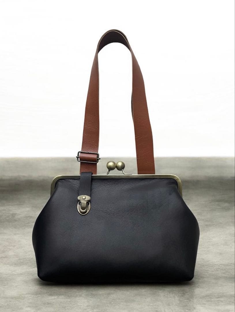 姫路レザー ボディバッグにカスタマイズできるコロンとしたがま口ショルダー