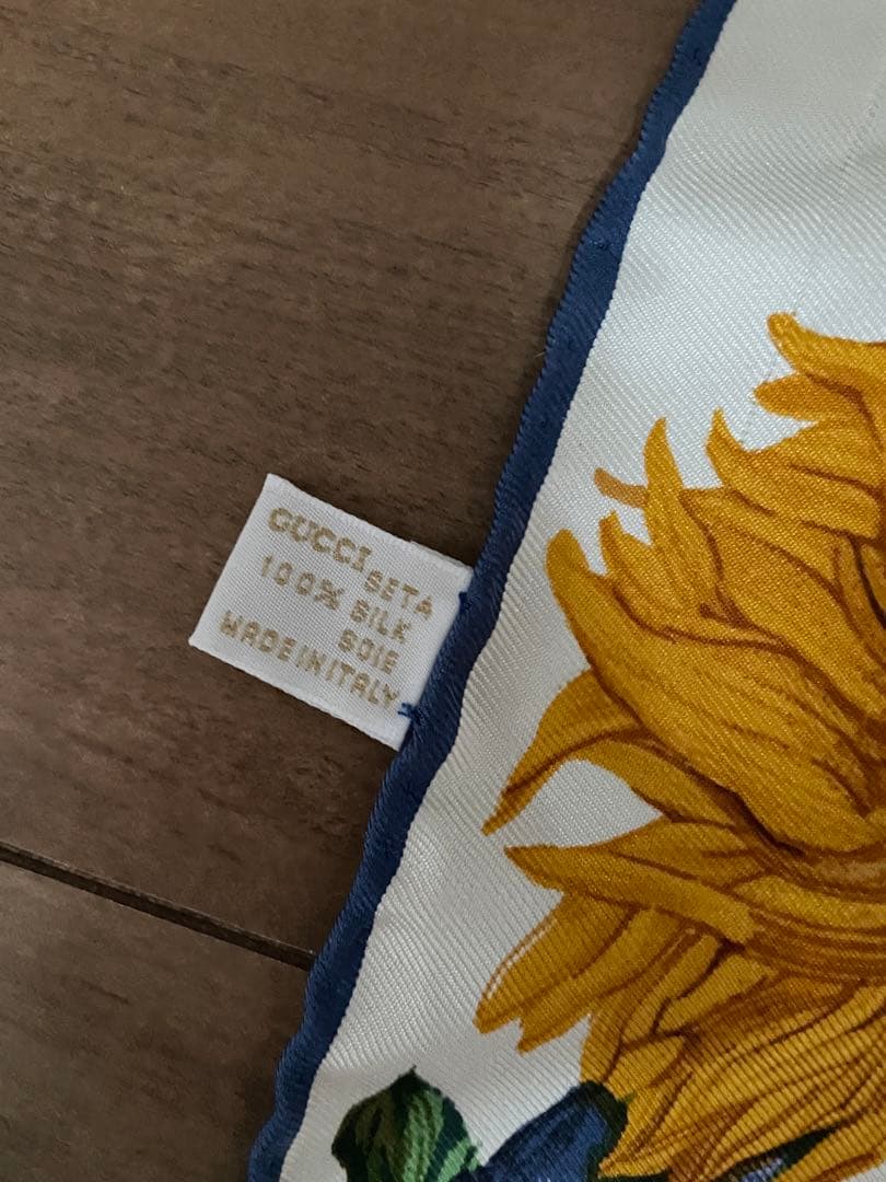 ITALY製 GUCCI 花柄スカーフ