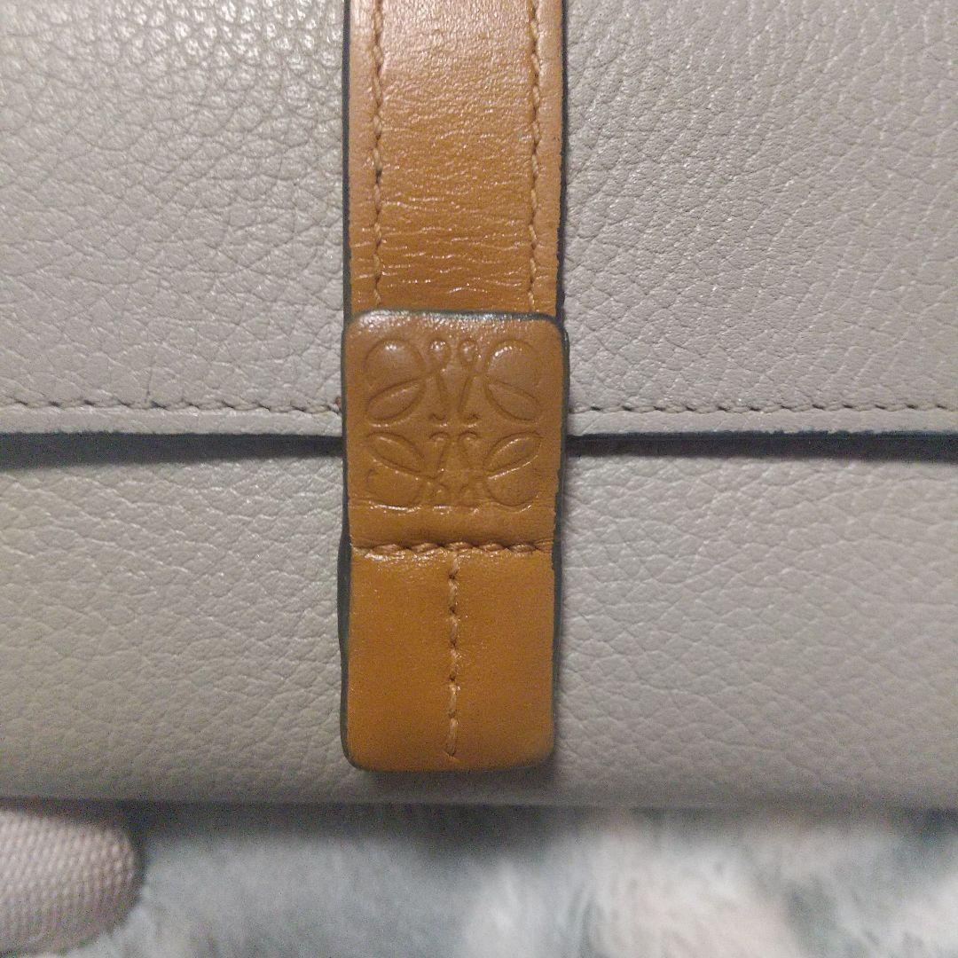 ロエベLOEWEバーティカルウォレットアナグラム　グレージュ