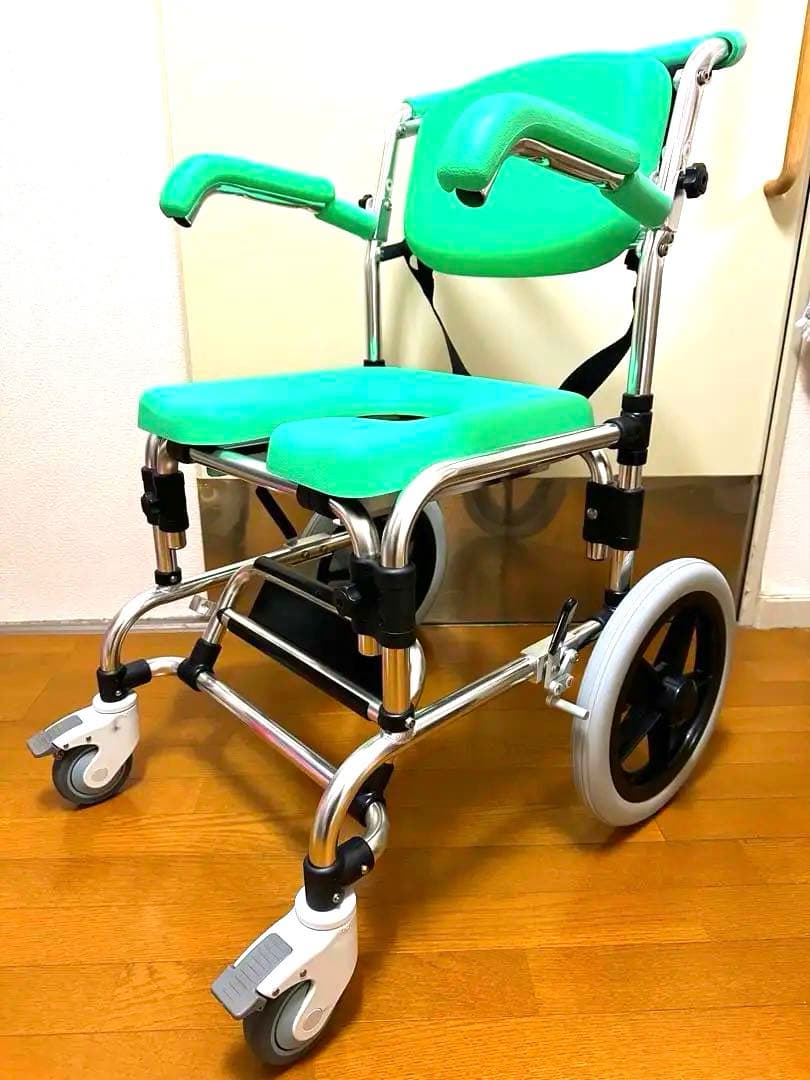 シャワーキャリー、入浴用車いす
