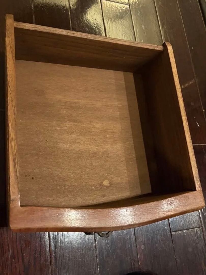 インレイと木目が美しい、スモールチェスト　大理石