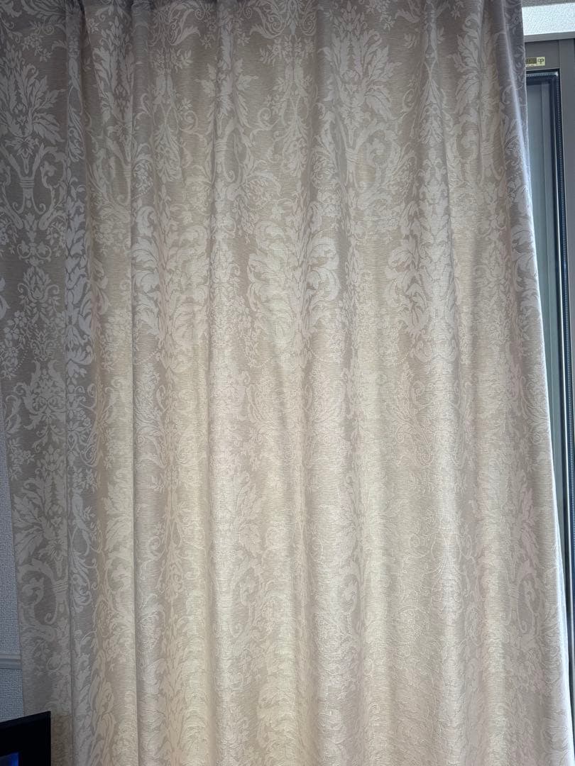 エレガントな花柄カーテン クリーム色 グレー　ファインテックス　オーダーカーテン