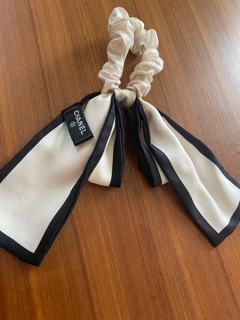 未使用級 CHANEL シャネル シュシュ リボン カメリア オフホワイト