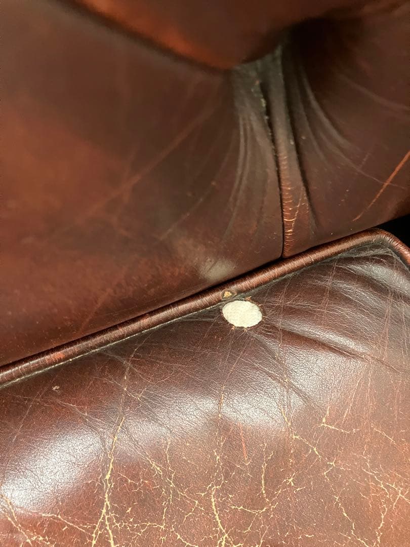 イギリスアンティーク　チェスターフィールドソファ