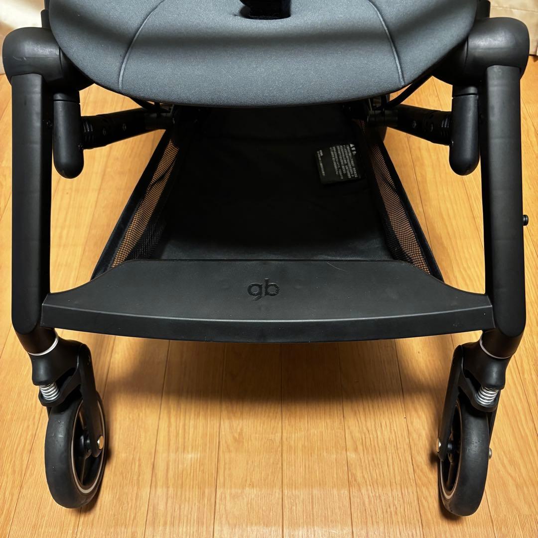 【美品】旅行・お出かけに最適 gb FLAM 軽量ベビーカー ブラック