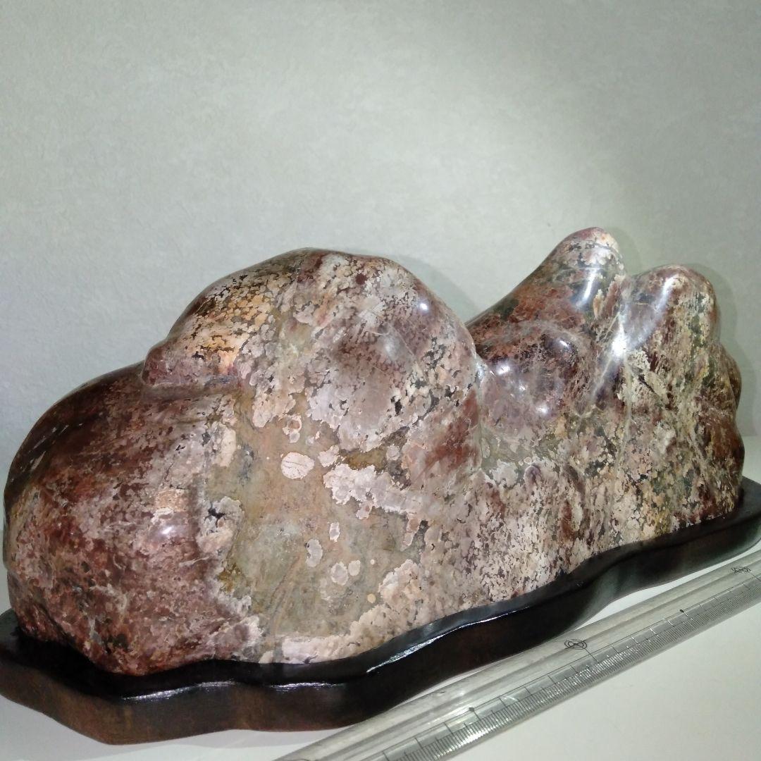 大型磨き水石　赤色系　五色石　美麗　台付き１個