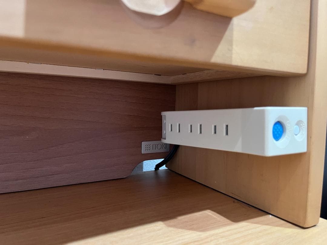 ITOKI 学習机 & 椅子