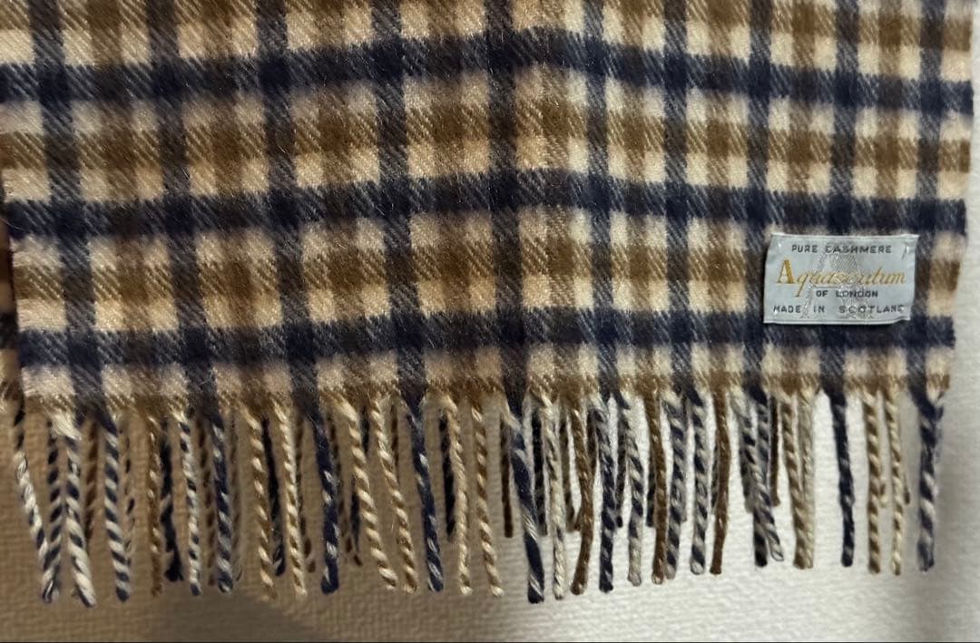 【アクアスキュータム】マフラー【カシミヤ】