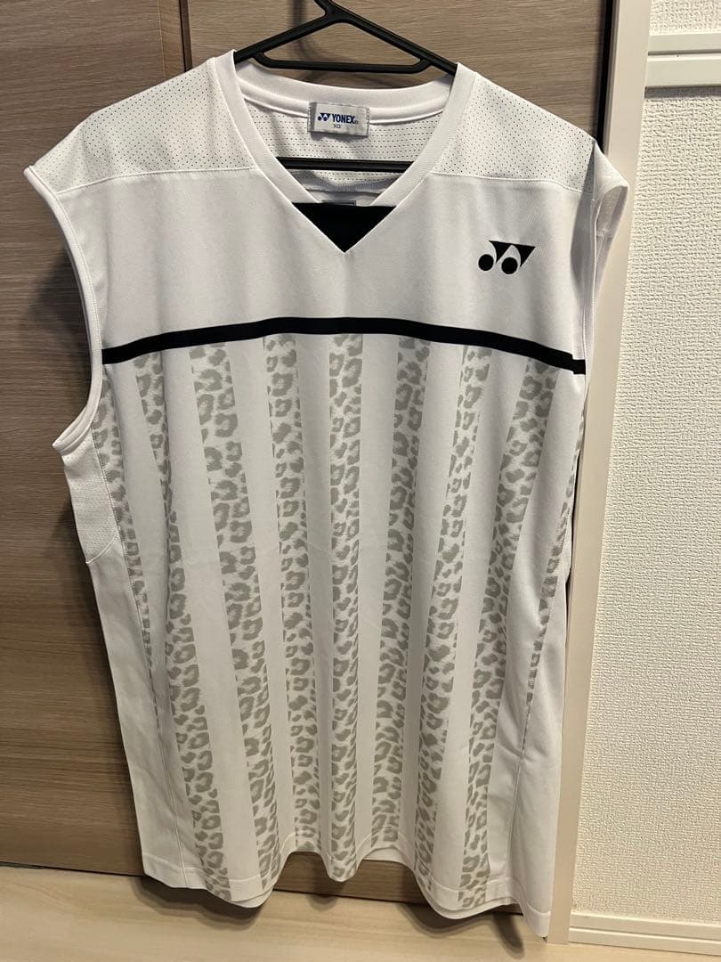 YONEX ノースリーブ XO ホワイト レオパード柄