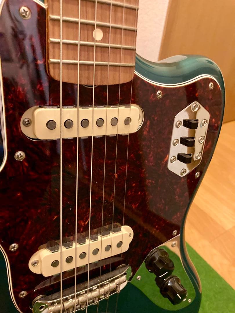 ギター Fender Vintera60s Jaguar Ocean Turquoise