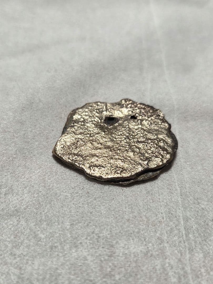 金色の謎の出土品