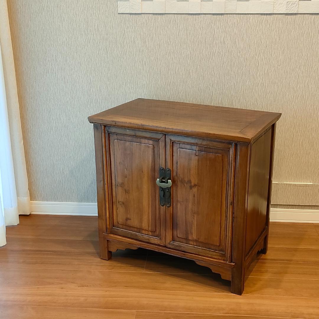 ヴィンテージ　キャビネット　鍵付き　開き扉　収納棚