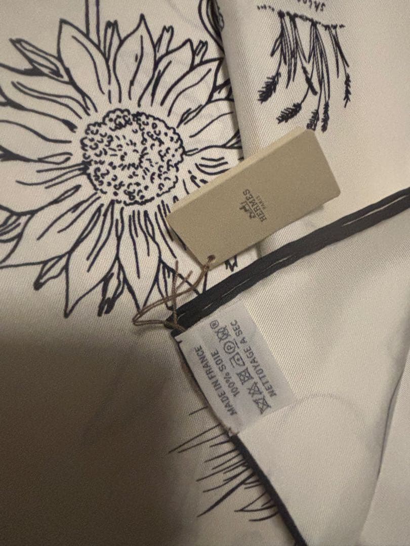 ◯新品　エルメス　カレ 90 《ル・ポミエ・セリエ》　白黒　26春夏　新作