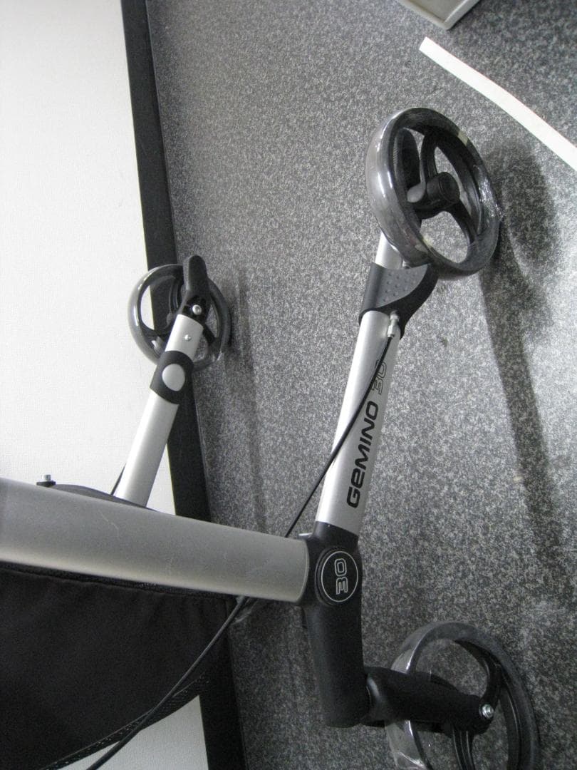 ハンディウォークＬ　GEMINO 30 歩行器 歩行車 パラマウントベッド ④