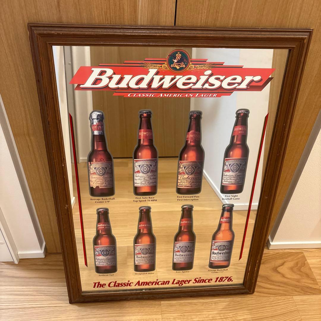 Budweiserのクラシックラガーを描いた木製フレーム付きガラス製壁掛け鏡