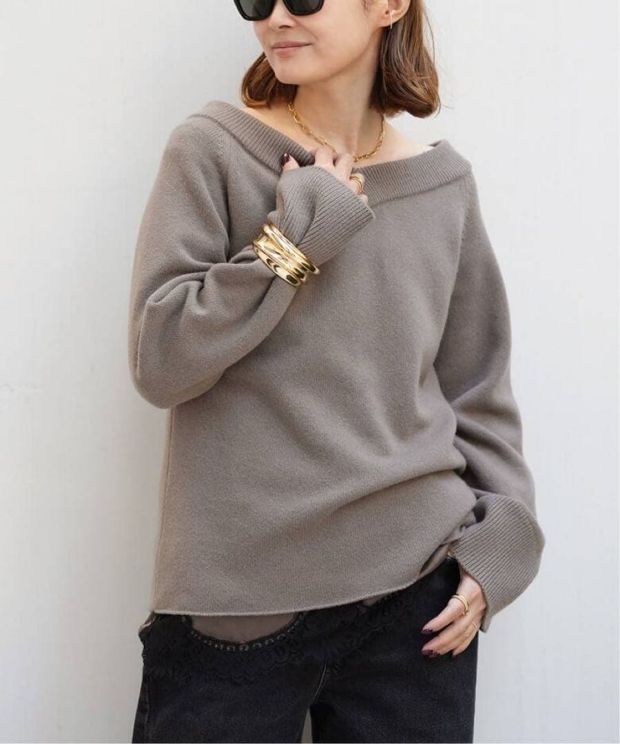 *ミドルゲージ Vネック ニット