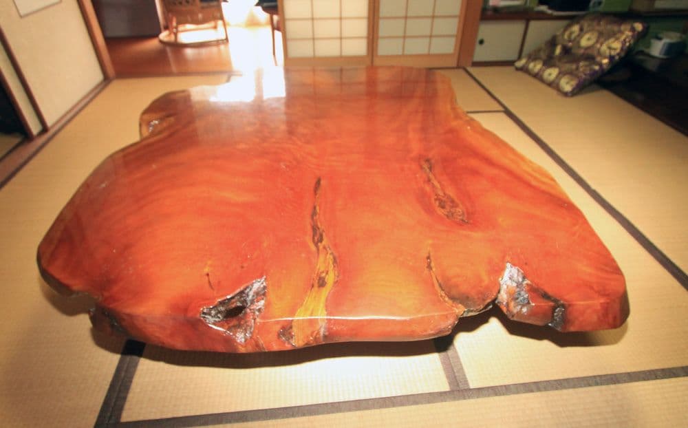 欅(ケヤキ)一枚板のテーブル