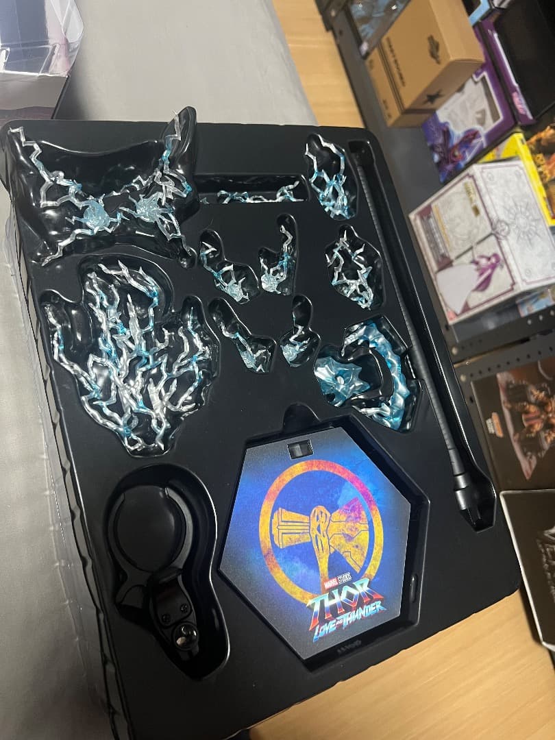 ホットトイズ マーベル アベンジャーズ THOR 1/6